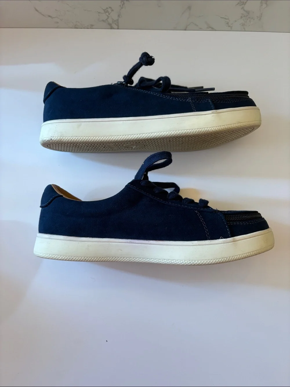 Billy sneakers II women’s size 6 wide zip around sneakers nice shape